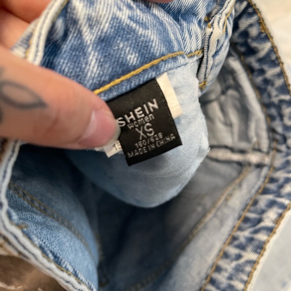 Jeans - Picture 2 of 3